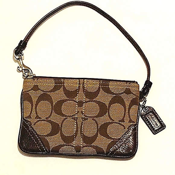 Women's Real Authentic‎ Coach Wristlet - Picture 1 of 7